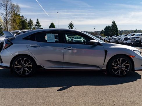 Used 2018 Honda Civic Sport image 11