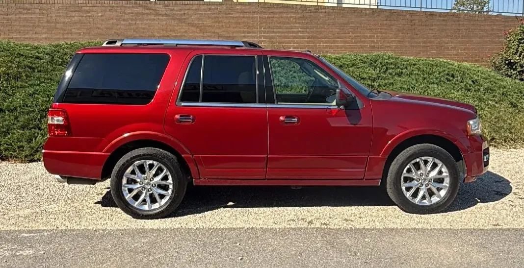 Used 2015 Ford Expedition Limited w/ Equipment Group 301A RWD image 4