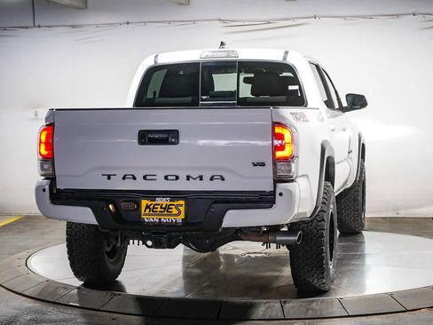 Used 2020 Toyota Tacoma TRD Off-Road w/ Technology Package AWD/4WD image 8