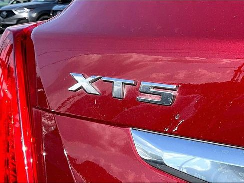 Used 2018 Cadillac XT5 Premium Luxury w/ Driver Assist Package FWD image 8