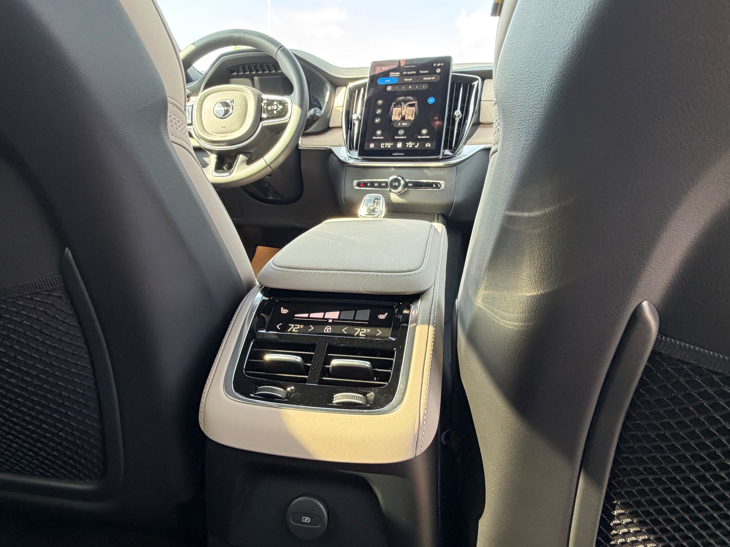 New 2026 Volvo XC90 T8 Plus w/ Protection Package Premier AWD/4WD image 12