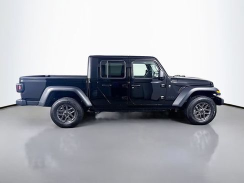 Used 2025 Jeep Gladiator Sport AWD/4WD image 4