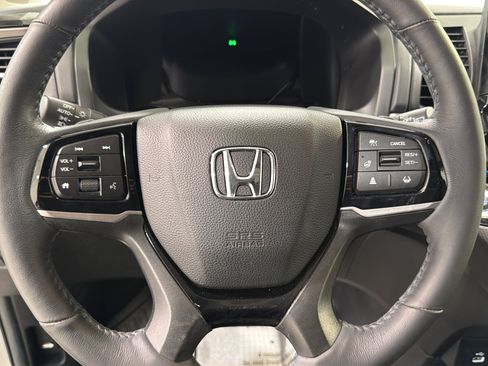 Used 2025 Honda Odyssey Elite image 12