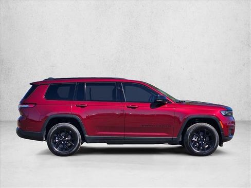 Used 2025 Jeep Grand Cherokee L Altitude AWD/4WD image 4