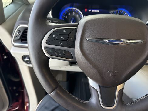 Used 2017 Chrysler Pacifica Touring-L Plus w/ Advanced Safetytec Group FWD image 18