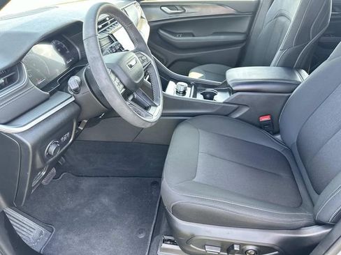 New 2025 Jeep Grand Cherokee Laredo X w/ Luxury Tech Group I image 21