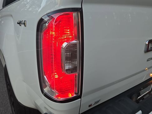 Used 2021 GMC Canyon Elevation image 35