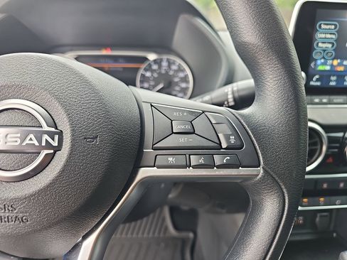 Used 2025 Nissan Sentra SV image 17