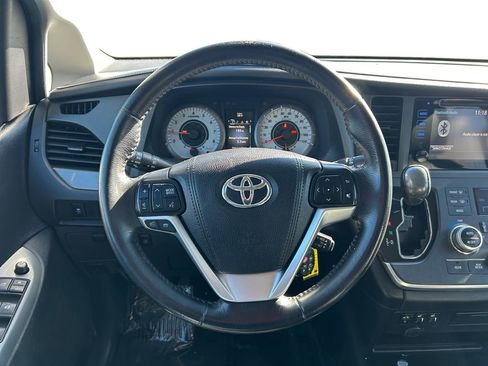 Used 2015 Toyota Sienna SE image 13