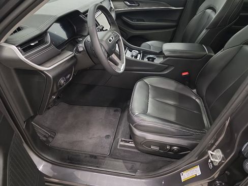 Used 2024 Jeep Grand Cherokee Limited AWD/4WD image 12
