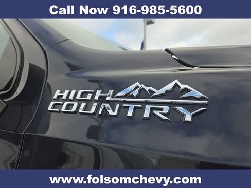 Used 2023 Chevrolet Suburban High Country w/ Premium Package image 2
