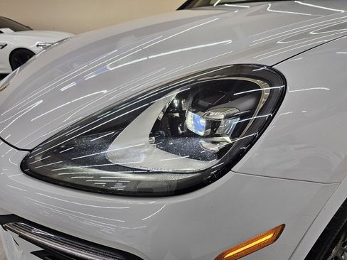 Used 2020 Porsche Cayenne E-Hybrid image 11