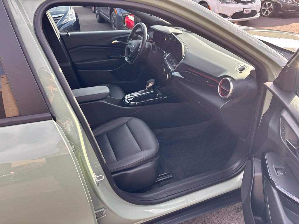 Used 2024 Chevrolet Trax RS FWD image 22