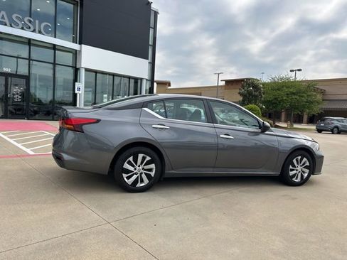 Used 2024 Nissan Altima 2.5 S FWD image 13