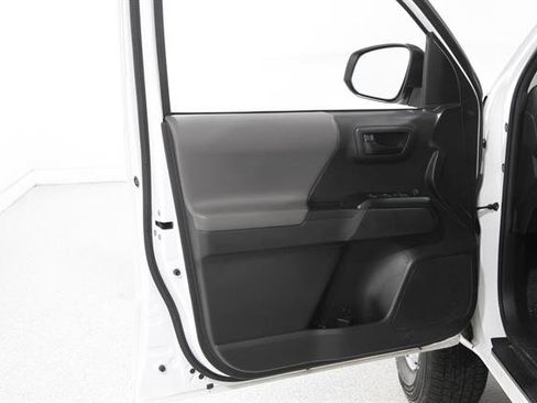 Used 2023 Toyota Tacoma SR AWD/4WD image 4