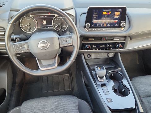 Used 2025 Nissan Rogue SV FWD image 11