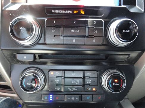 Used 2016 Ford F150 Lariat w/ Equipment Group 502A Luxury AWD/4WD image 22