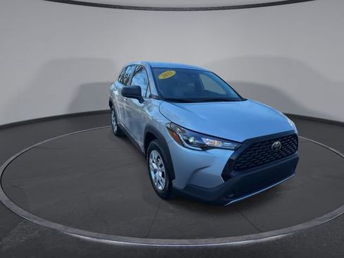 Used 2025 Toyota Corolla Cross L image 3