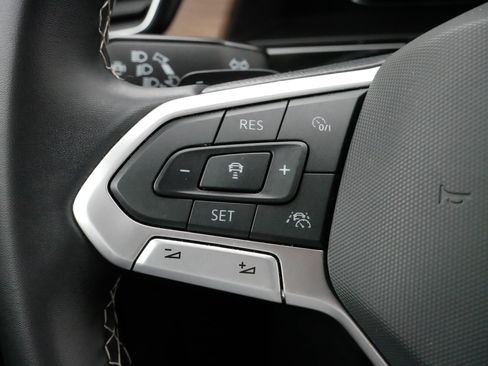 Certified 2025 Volkswagen Atlas SE image 26