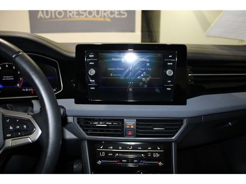 Used 2025 Volkswagen Jetta SE image 30