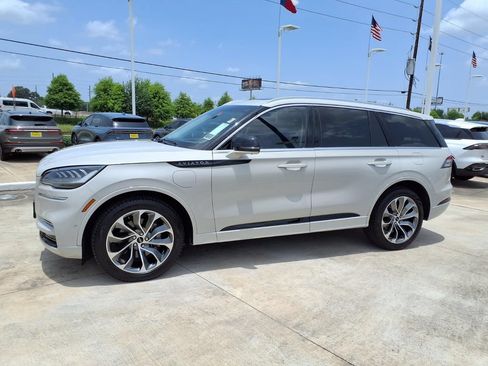 Used 2023 Lincoln Aviator Grand Touring w/ Equipment Group 301A AWD/4WD image 3