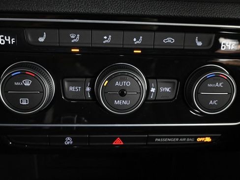 Certified 2022 Volkswagen Atlas SE w/ Black Wheel Package image 26