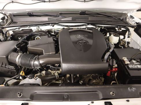 Used 2021 Toyota Tacoma Limited image 22