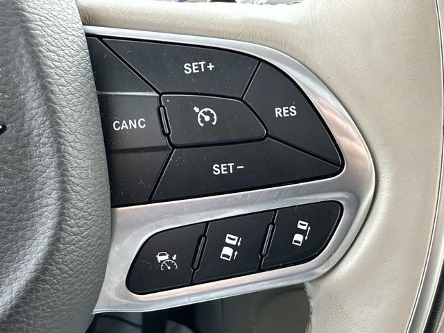 Used 2021 Chrysler Pacifica Limited AWD/4WD image 22