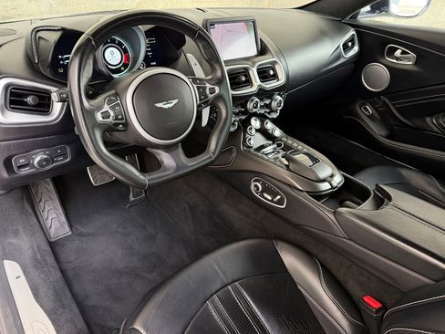 Used 2022 Aston Martin V8 Vantage Roadster image 3