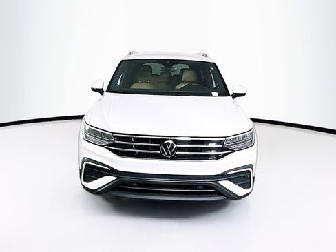 Used 2024 Volkswagen Tiguan SE image 2