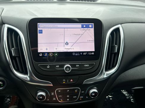 Used 2023 Chevrolet Equinox LT image 2