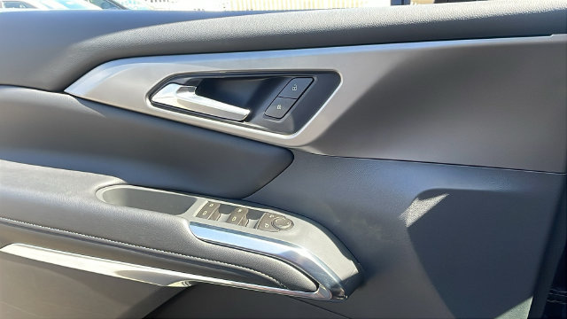 Used 2026 Chevrolet Traverse LT w/ LPO, Cargo Package FWD image 26