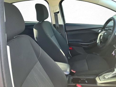 Used 2018 Ford Focus SE w/ SE Appearance Package image 27