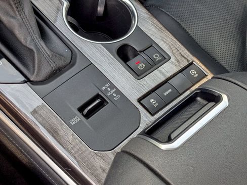 Used 2021 Toyota Highlander Limited FWD image 15