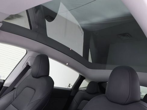 Used 2024 Tesla Model Y Performance image 17