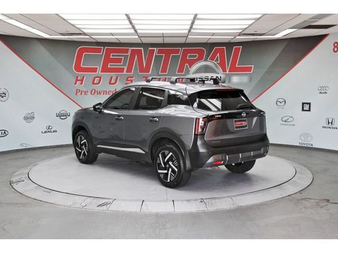 Used 2026 Nissan Kicks SV w/ SV Premium Package FWD image 3
