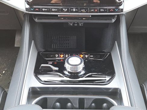 New 2026 Jeep Grand Wagoneer L Limited AWD/4WD image 17
