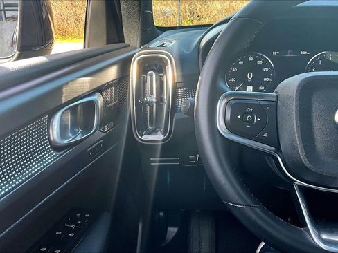 Used 2022 Volvo XC40 T5 R-Design w/ Advanced Package image 26