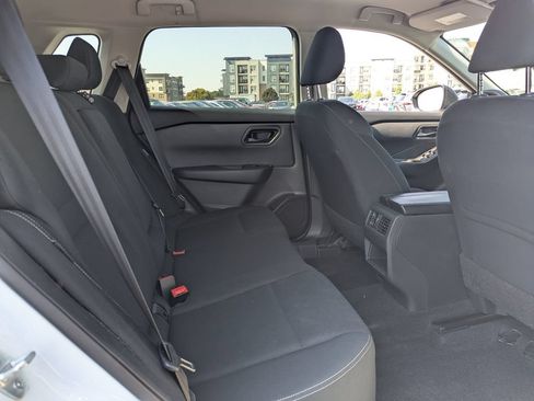 Used 2024 Nissan Rogue S FWD image 30