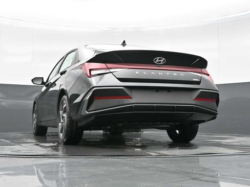 Certified 2025 Hyundai Elantra SEL FWD image 36