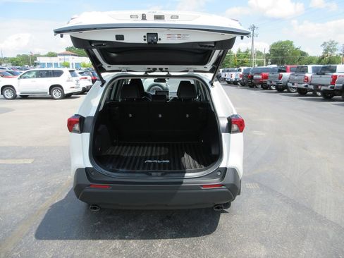 Used 2022 Toyota RAV4 XLE Premium AWD/4WD image 8