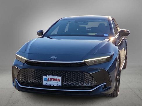 Used 2026 Toyota Crown Nightshade image 3