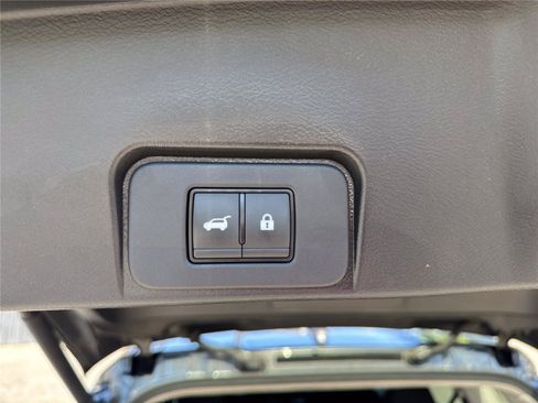Used 2024 Nissan Rogue SV AWD/4WD image 33