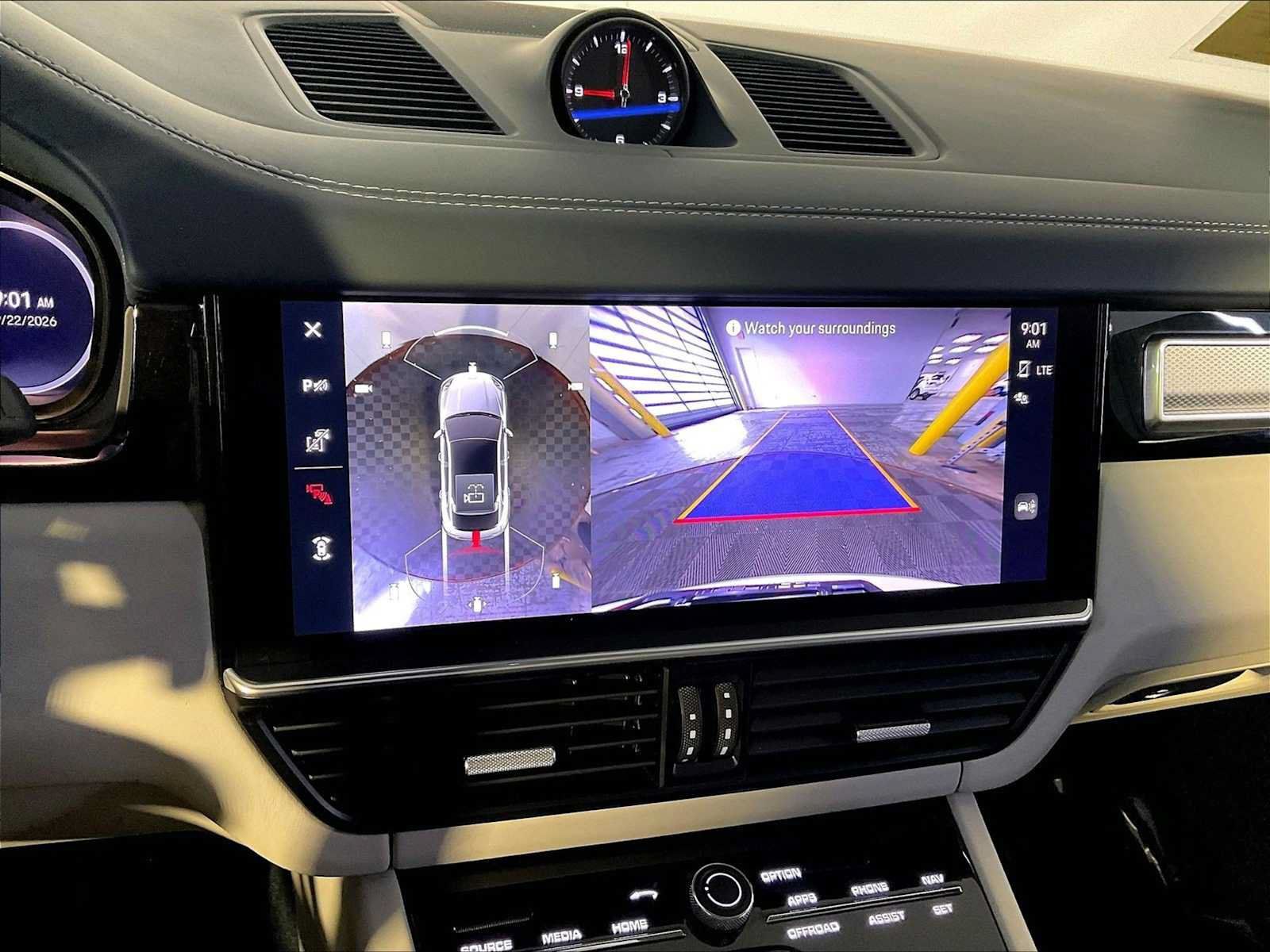 Certified 2023 Porsche Cayenne Platinum Edition AWD/4WD image 31