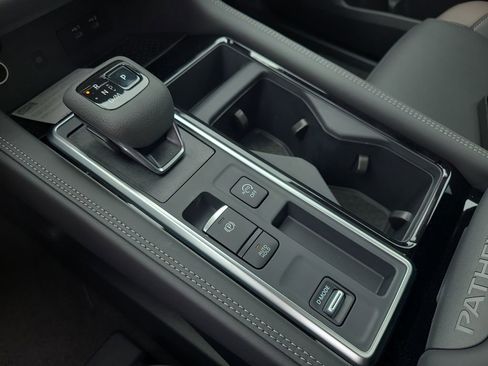 New 2026 Nissan Pathfinder Platinum FWD image 20