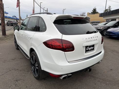 Used 2014 Porsche Cayenne Turbo S image 4