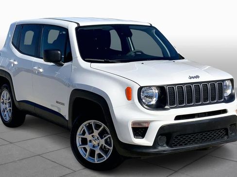 Used 2023 Jeep Renegade Latitude image 3