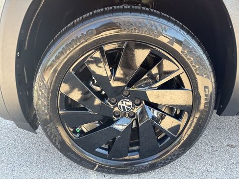 New 2026 Volkswagen Atlas SE image 9