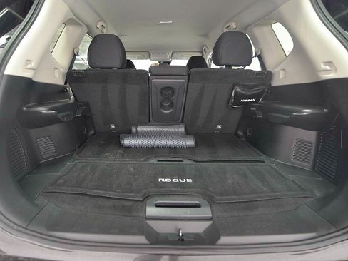 Used 2020 Nissan Rogue SV FWD image 10