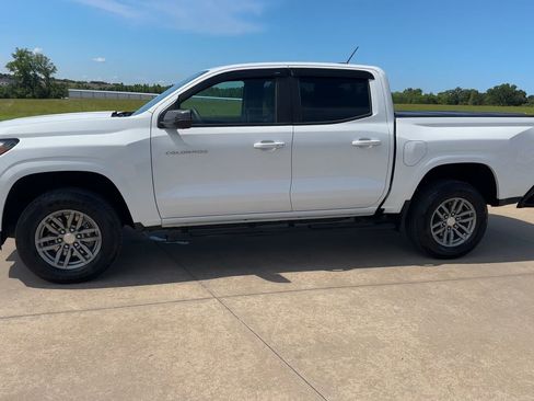 Used 2024 Chevrolet Colorado LT w/ LT Convenience Package III RWD image 6